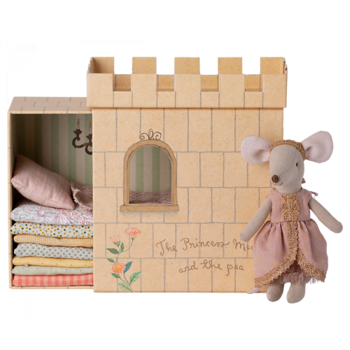 Myszka na ziarnku grochu w zamku PRINCESS AND THE PEA SS23 Maileg