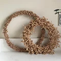Wieniec z gęstych koralików IB LAURSEN wooden beads wreath